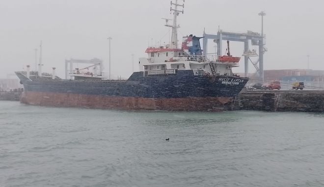 GALERIE FOTO Și marinarii salvatori au fost la datorie pe vremea potrivnică. Sar Artemis a intervenit pe mare