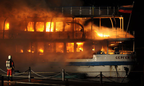 Incendiu pe o navă de pasageri, la Moscova - navaabramov-1321290552.jpg