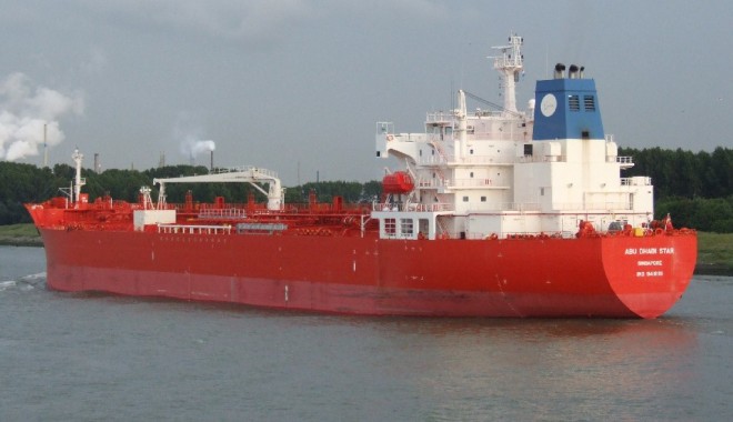 Un tanc chimic a fost capturat de pirați în Golful Guinea - navaabudhabistar-1346857293.jpg