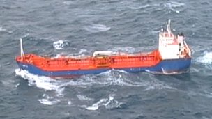 Un val uriaș a ucis un marinar de pe o navă britanică și a rănit alți doi - navaanniepg-1325689222.jpg