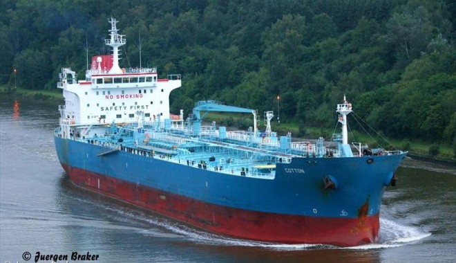 Pirații nigerieni au eliberat un tanc petrolier cu 24 marinari la bord - navacotton-1374562609.jpg