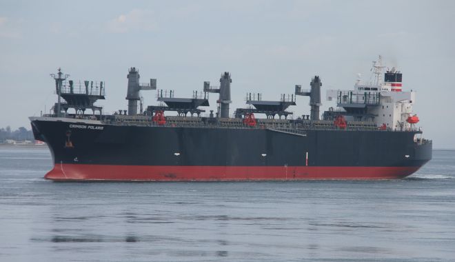 O navă a eșuat într-un port în Japonia, provocând o scurgere de petrol - navaesuata-1628776627.jpg