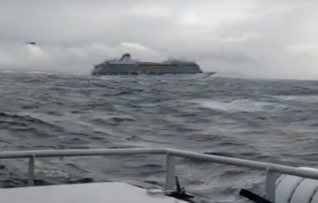 Operațiune spectaculoasă, 1300 de oameni evacuați de pe o navă de croazieră - navaesuata56004200-1553412842.jpg