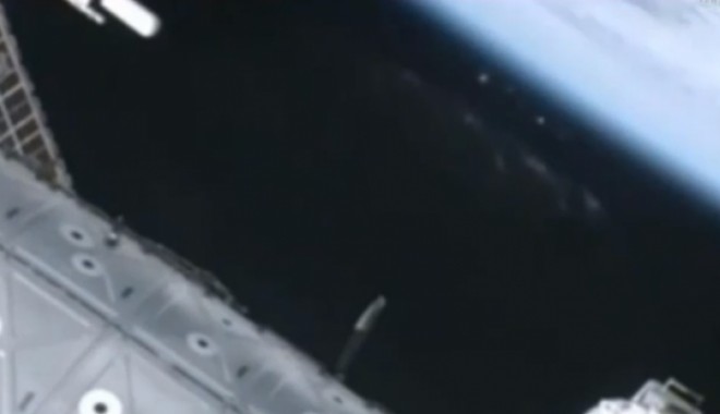 Navă extraterestră uriașă, filmată de la bordul Stației Spațiale Internaționale? - navaextraterestrasaureflectie183-1347898740.jpg