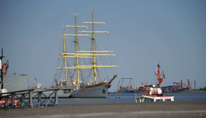 Nava Școală 