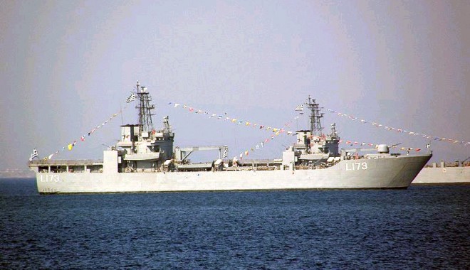 Pirații nigerieni au răpit echipajul unei nave grecești - navascoalagreciacopy1343566652-1369835414.jpg