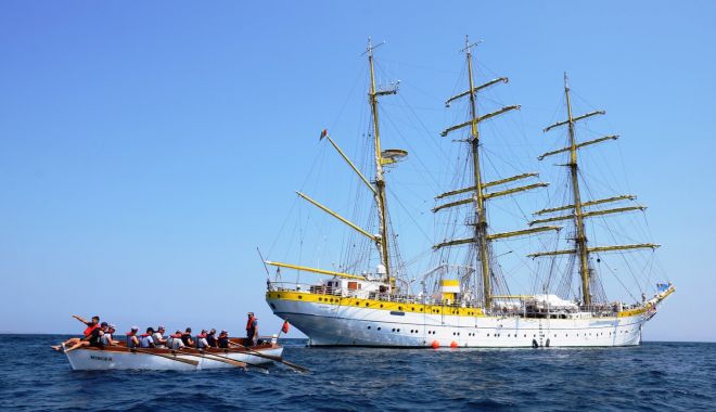 Nava-școală 