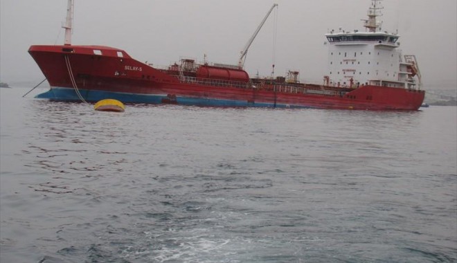 Grav accident la Dardanele: O navă care a încărcat animale în portul Midia a intrat în coliziune cu un tanc chimic - navaselays-1380635697.jpg