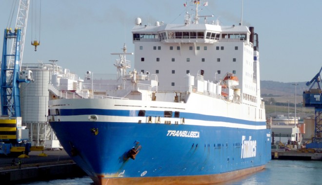 Ce îi așteaptă pe marinari și cadeți în 2014? - navatranslubeca-1384538125.jpg