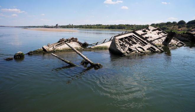 Imagini incredibile! Nave scufundate în Dunăre în al Doilea Război Mondial au ieșit la iveală din cauza secetei