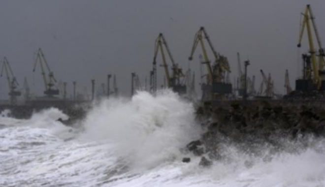 COD ROȘU DE VISCOL LA CONSTANȚA! Navigația în porturile maritime a fost suspendată - navigatiainporturiafostsuspendat-1483691830.jpg