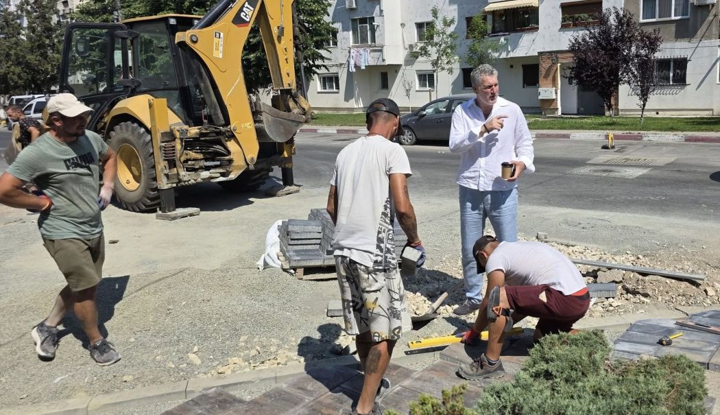 Primăria Năvodari reabilitează trotuarele din localitate