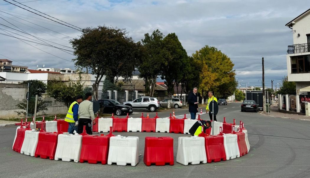 Primăria Năvodari a amenajat un nou sens giratoriu în localitate - navodari-sens1-1760620863.jpg