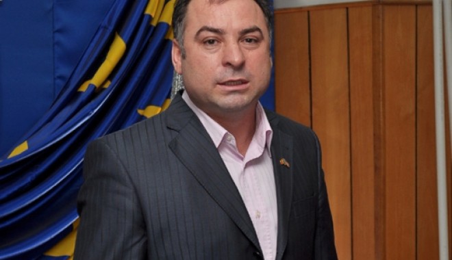 Primarul Nicolae Matei bagă consilierii în ședință - navodarimateicolindatori13284544-1366762017.jpg