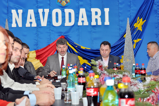 Primăria Năvodari salvează locuințele a 3.000 de familii din oraș - navodarimateicolindatori4-1334589934.jpg