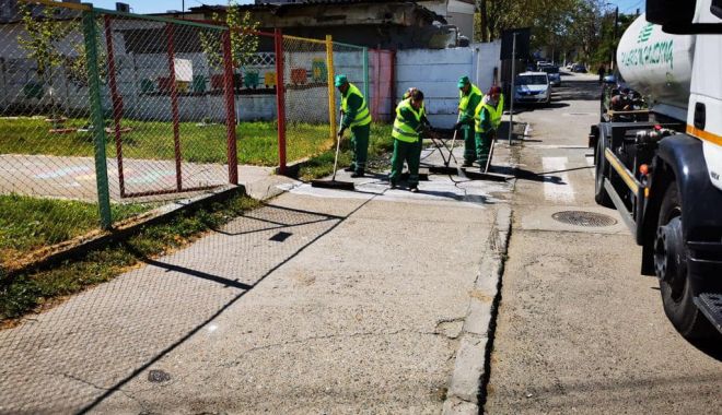 Primăria Năvodari se ocupă de igienizarea oraşului. "Rugăm cetăţenii să păstreze curăţenia"
