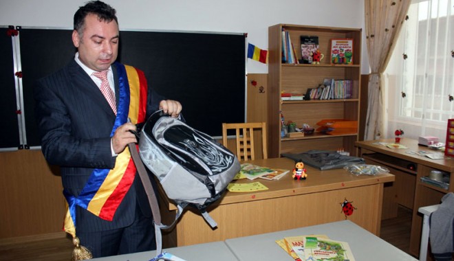 Primăria Năvodari va oferi rechizite gratuite tuturor elevilor din oraș - navodarirechizite-1410283879.jpg
