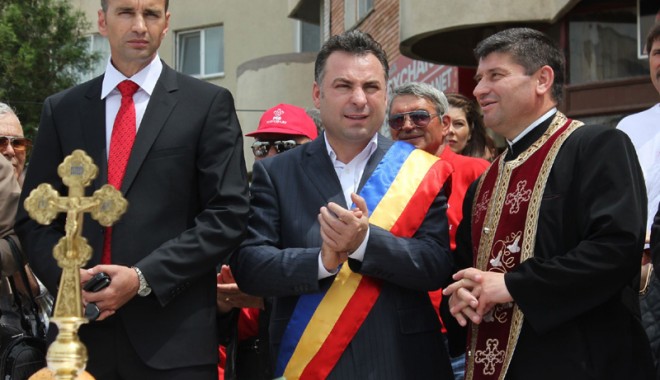 Primarul Nicolae Matei și năvodărenii au sărbătorit Ziua Eroilor și Înălțarea Domnului - navodarislujbadeinaltare80-1337887202.jpg