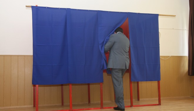 Referendum / Prezență mică la vot - navodarivotarereferendumnicolaem-1320582040.jpg