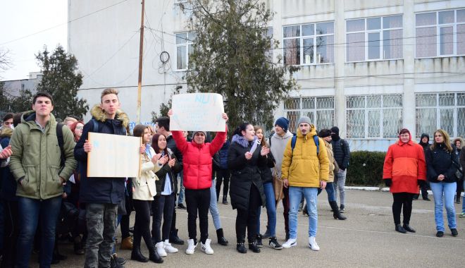 Reacția directorului de la Colegiul de Marină la vestea mutării în noul sediu - navromcolegiultehnicdemarina67-1519142816.jpg