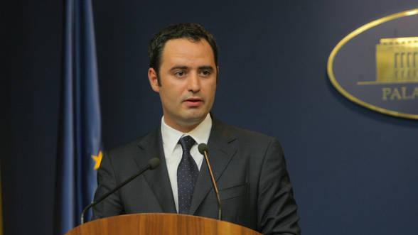 Ministrul Transporturilor vizitează punctele de lucru de pe autostradă - nazare-1333104384.jpg