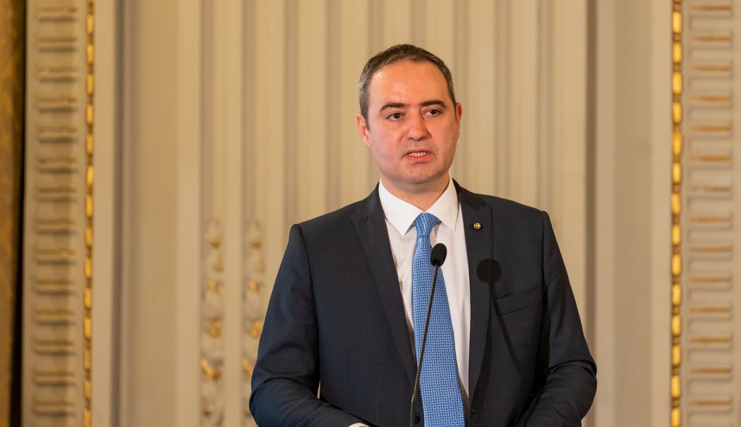 S-a terminat cu tăiatul frunzei la câini! Alexandru Nazare introduce raportarea zilnică în Ministerul Finanțelor - nazare-1753699015.jpg