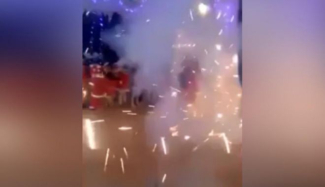 Momente dramatice la grădiniță! Artificii de exterior, aduse la serbare - ndc1m2q3nwu0zgy3nja4mtq5zjkzndq2-1546073143.jpg