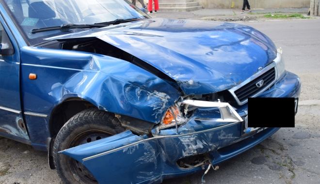 Conduci ca un nebun, faci praf mașini, rupi oase și nu pățești nimic! 