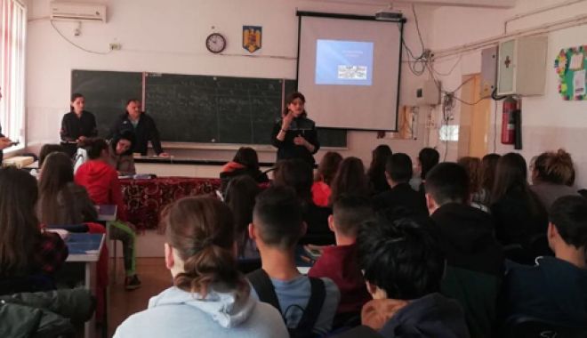 Elevii Liceului Negru Vodă, vizitați de polițiști - negru-1554045921.jpg