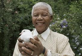 Nelson Mandela rămâne conectat la aparate - nelcon-1373812644.jpg
