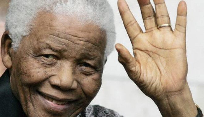 Nelson Mandela a fost externat din spital, dar starea sa rămâne critică - nelsonmandela1357490491-1378035502.jpg