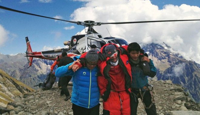 DRAMĂ: Patru alpiniști francezi au murit în avalanșa din Nepal - nepal57068000-1348468911.jpg