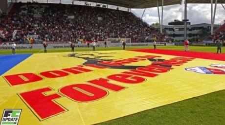 VIDEO EMOȚIONANT / Mihăiță Neșu, primire incendiară pe stadionul din Utrecht - nesu41061200-1320671434.jpg