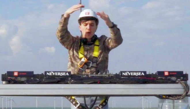 NEVERSEA. Premiu internațional pentru concertul pe o turbină eoliană - neverseapremiu-1583491782.jpg