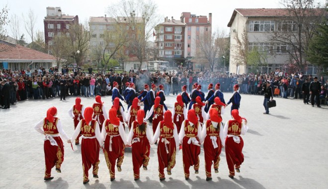 Primăvara își intră în drepturi de Nevruz - nevruz1-1332359199.jpg