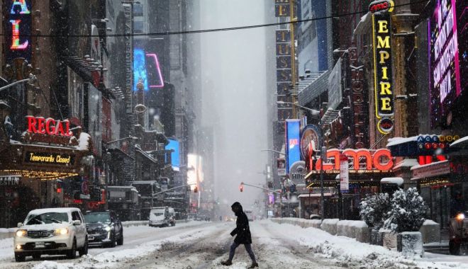 Oraşul New York se confruntă cu prima ninsoare importantă din acest an - new-york-ninsoare-1677678865.jpg