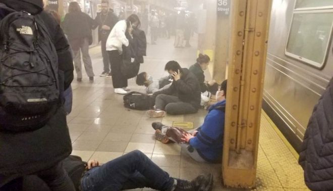 Panică la metroul din New York. Cel puțin 13 persoane rănite, suspectul este căutat