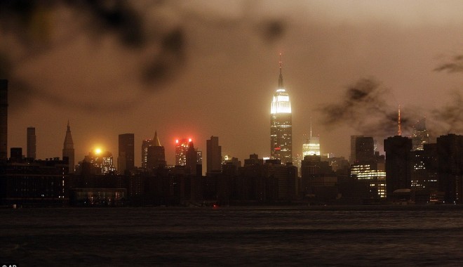 Galerie foto/ Imagini incredibile din New York-ul lovit de uraganul Sandy - newyork1-1351600375.jpg