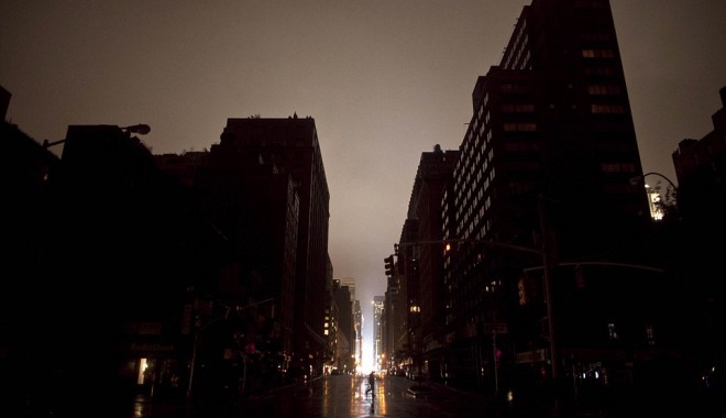 Galerie foto/ Imagini incredibile din New York-ul lovit de uraganul Sandy - newyork10-1351600536.jpg