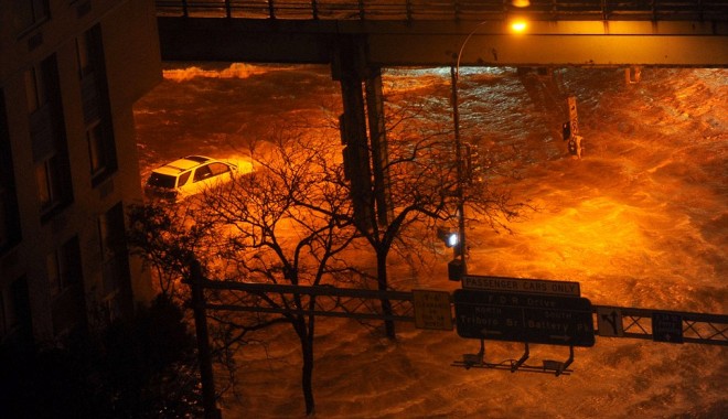 Galerie foto/ Imagini incredibile din New York-ul lovit de uraganul Sandy - newyork2-1351600389.jpg