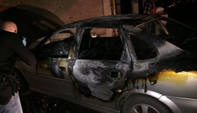 EXECUȚIE în STIL MAFIOT. Mașina unui cunoscut JURNALIST din ROMÂNIA a fost INCENDIATĂ - ngzhzwu3ntm1mddkzmrky2iwndyzzjez-1527921023.jpg