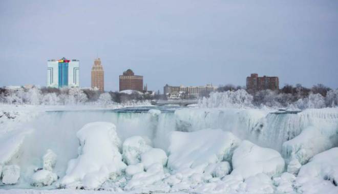 IMAGINI INCREDIBILE! Cascada Niagara a înghețat - nia4-1424350460.jpg