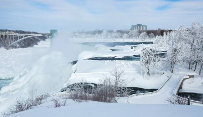 IMAGINI INCREDIBILE! Cascada Niagara a înghețat - nia6-1424350468.jpg