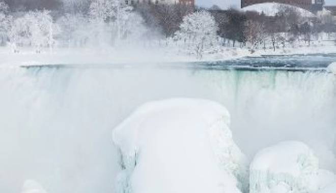 IMAGINI INCREDIBILE! Cascada Niagara a înghețat - nia8-1424350478.jpg