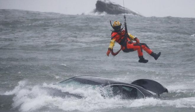 O femeie a murit după ce a căzut cu mașina în râul Niagara, foarte aproape de cascadă - niagara-1639069806.jpg