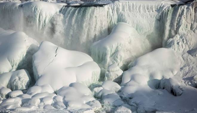IMAGINI INCREDIBILE! Cascada Niagara a înghețat - niao-1424350438.jpg