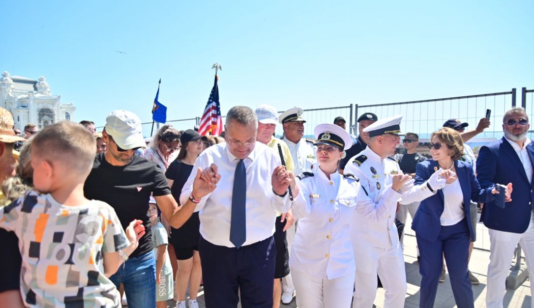 Liderul PNL, Nicolae Ciucă, prezent pe litoral de Ziua Marinei. Imagini cu preşedintele Senatului aşa cum nu aţi mai văzut!
