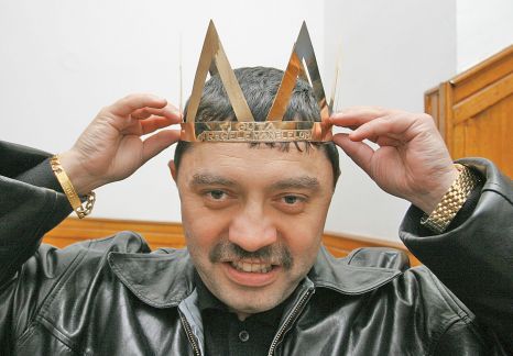 Nicolae Guță are o meserie riscantă. Era să își piardă viața - nicolaeguta139892l-1350403881.jpg