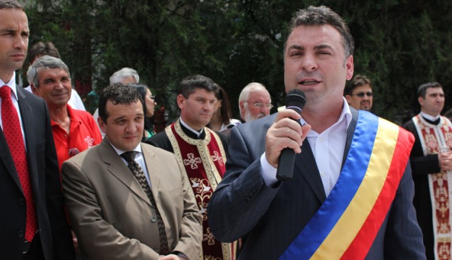 Primarul Nicolae Matei și năvodărenii au sărbătorit Ziua Eroilor și Înălțarea Domnului - nicolaematei-1337887165.jpg