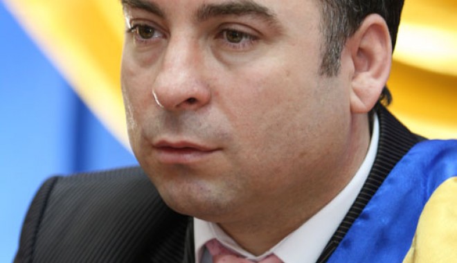 Primarul Matei, plângere penală împotriva șefului Trezoreriei - nicolaematei42105-1315944946.jpg